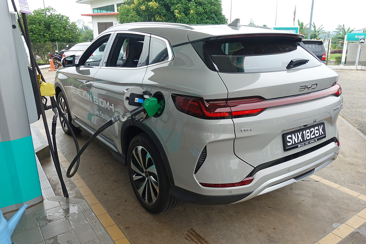 BYD Sealion 6 refueling 