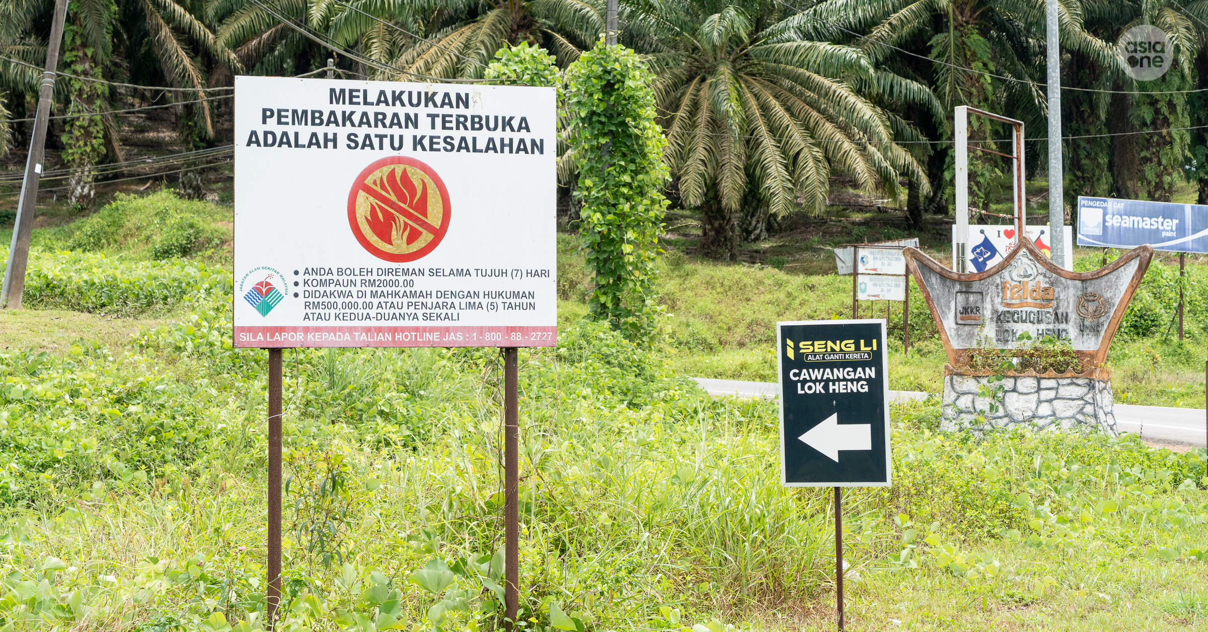 A signboard in Johor reminding members of the public not to conduct any form of burning activities.