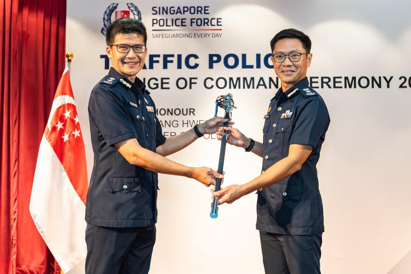 SAC Daniel Tan handing over the symbol of command to Commissioner of Police How Kwang Hwee to mark the end of his command.