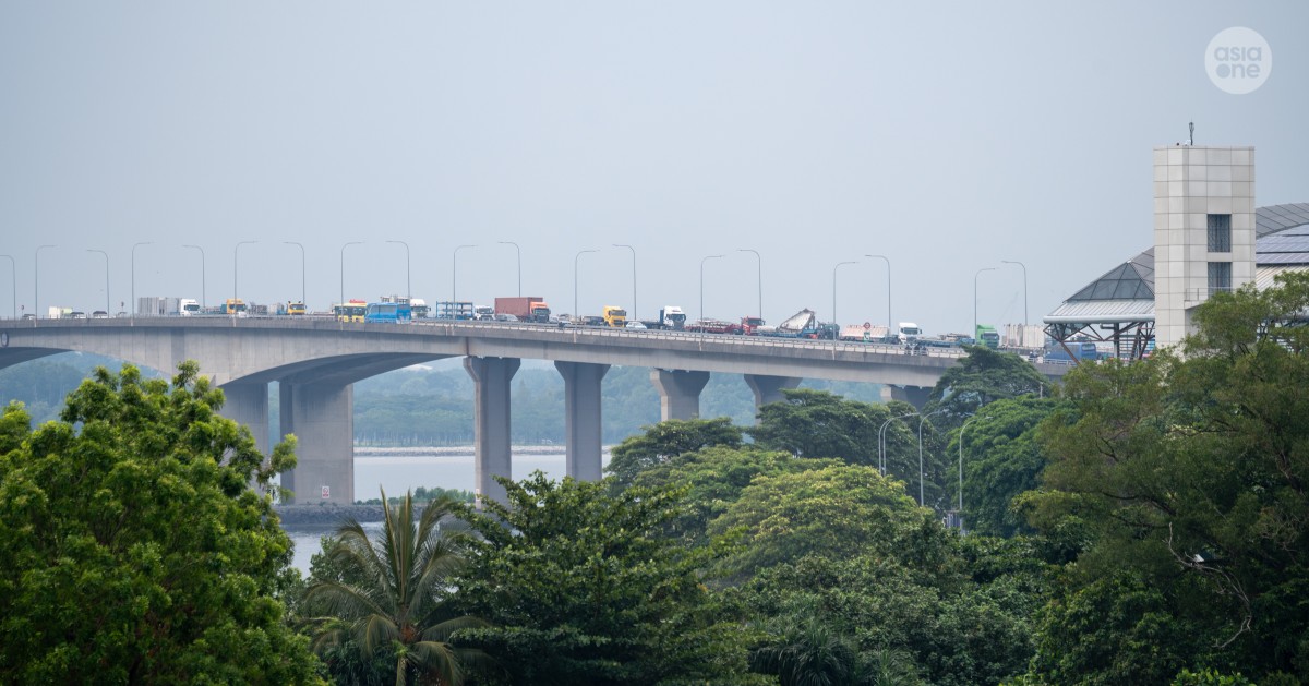 Motorcyclist travelling to Singapore for work dies in Second Link Expressway accident; wife suffers head, arm injuries