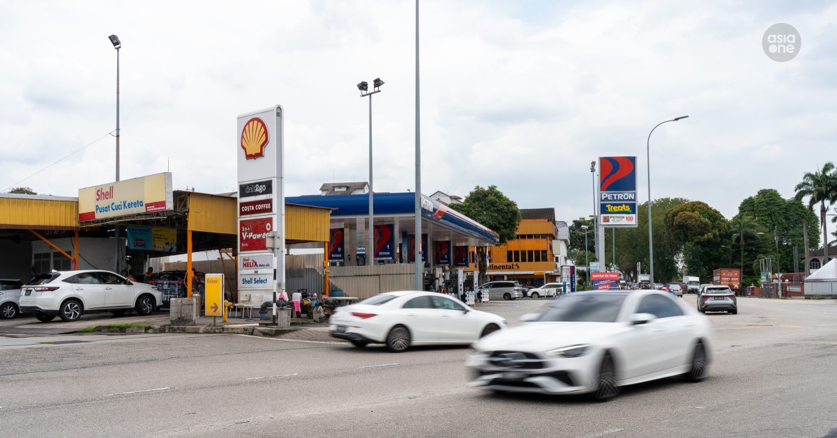 Fuel prices in Malaysia fall; 97-octane petrol now at $1.65