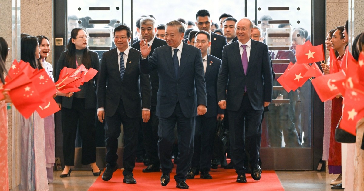 China's Xi calls for strategic clarity, political security with Vietnam