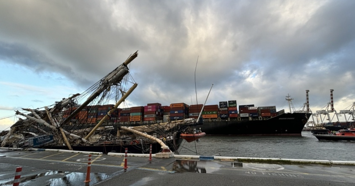 2 crew members injured after Singapore-flagged vessel hits another ship in Australian port