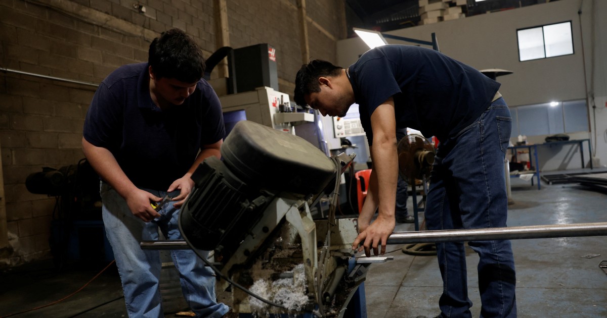 Mexico's Senate backs 40-hour workweek in initial vote