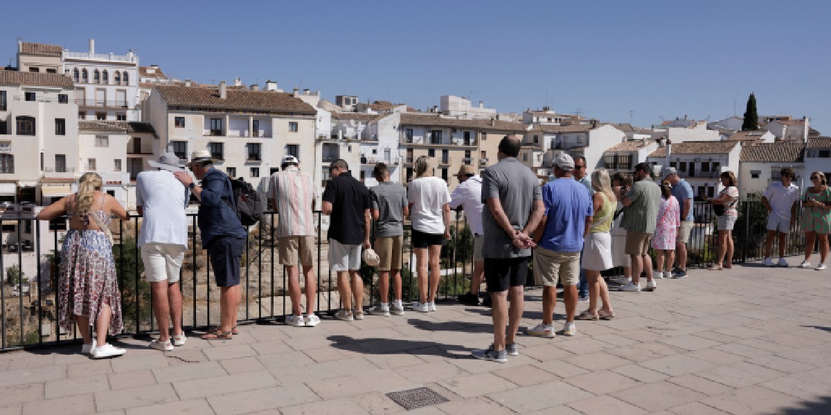 Europe loses hold on American tourists, woos Chinese, Indian travellers, survey shows