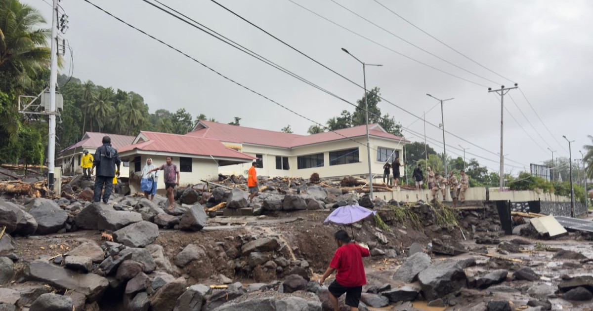 Flash floods in Indonesia's North Sulawesi kill 14, 4 still missing