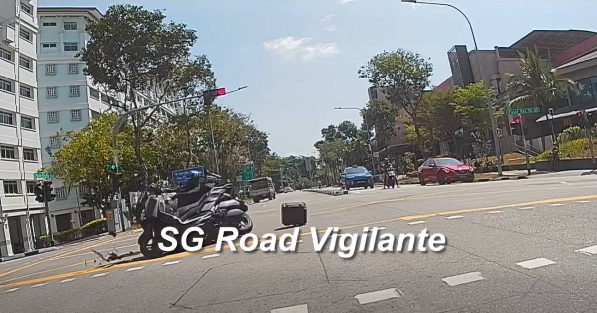 2 motorcyclists taken to hospital after accident in Pasir Ris