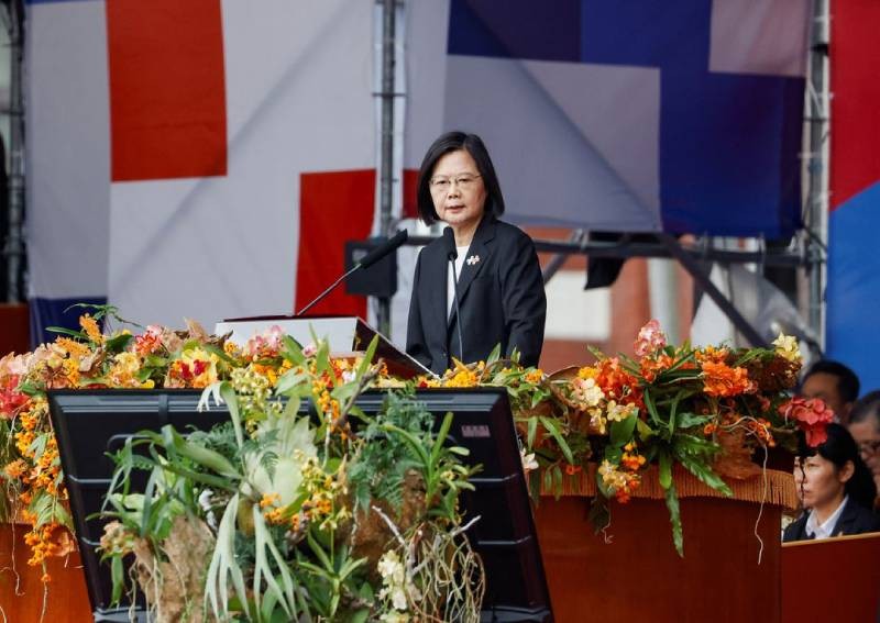 Taiwan seeks 'peaceful coexistence' with China, president says