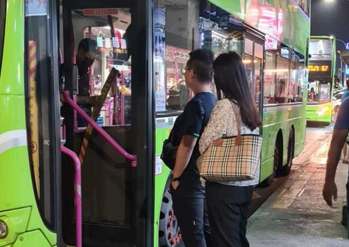 Couple gets harassed after confronting elderly uncle watching porn on bus; police called