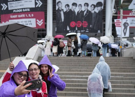 Thousands of fans gather as BTS launches world tour in South Korea
