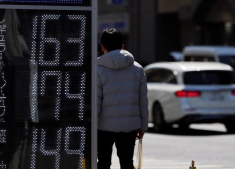 Asian governments spend billions of dollars to offset oil price shock