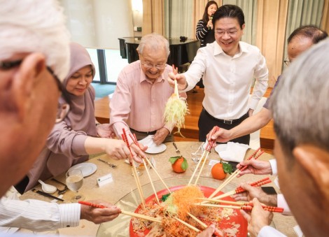PM Lawrence Wong joins retired PAP MPs for yusheng toss ahead of Chinese New Year 