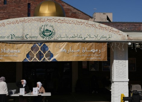 For US Muslims, immigration crackdown fears, new war worries and anti-Muslim rhetoric cloud Ramadan