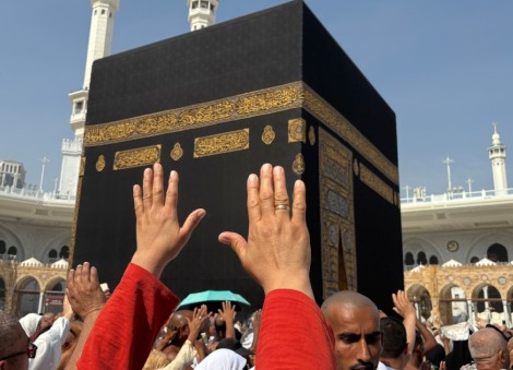 War in Middle East ensnares Muslim pilgrims in travel chaos; over 58,000 Indonesians stranded in Saudi Arabia