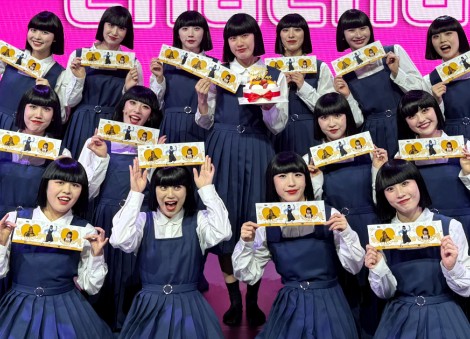 Avantgardey's Singapore concert filled with nods to local culture including laksa tasting