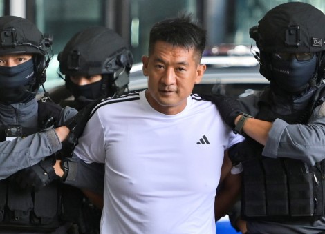Thailand extradites gambling kingpin She Zhijiang to China